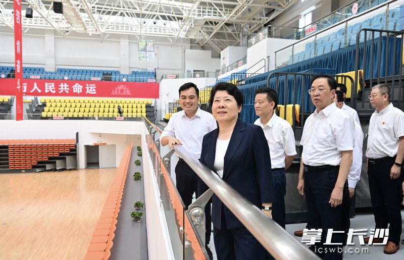 7月3日,省委常委、市委书记吴桂英在买球赛的十大平台江湾体育馆调研。 7月3日,省委常委、市委书记吴桂英在买球赛的十大平台江湾体育馆调研。