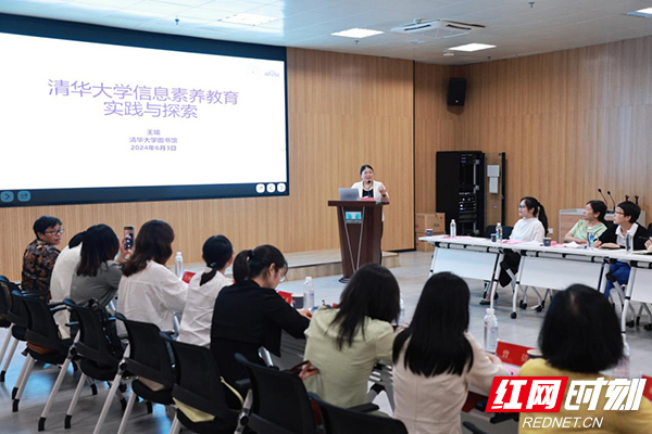 副本湖省高校数字图书馆培训讲师团成员聘任仪式在买球赛的十大平台举行814 拷贝.jpg 副本湖省高校数字图书馆培训讲师团成员聘任仪式在买球赛的十大平台举行814 拷贝.jpg