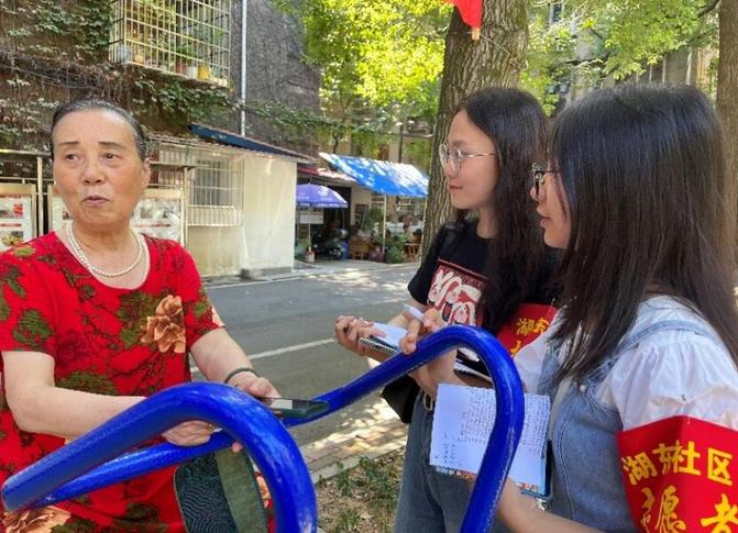 跨越“数字鸿沟” 共享智慧生活 跨越“数字鸿沟” 共享智慧生活