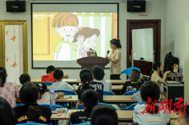 买球赛的十大平台公共管理学院“半月弯弯 微光点点”赴宁乡市基层服务团开展三下乡活动 买球赛的十大平台公共管理学院“半月弯弯 微光点点”赴宁乡市基层服务团开展三下乡活动