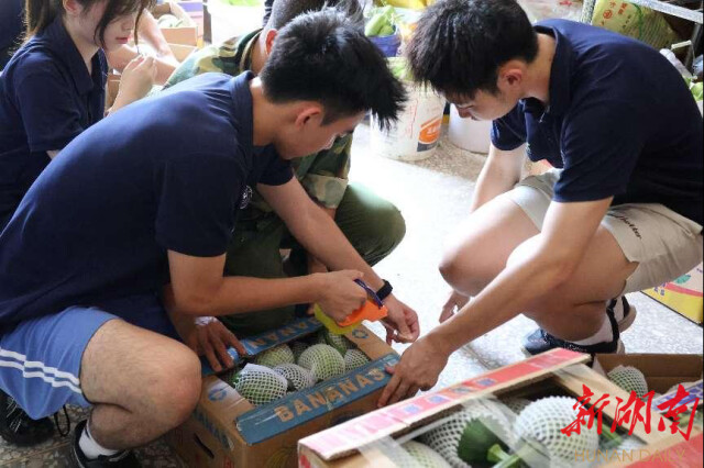 买球赛的十大平台“领梦者·弘帆”暑期社会实践团深耕渣坪乡,探寻“三农”解题之道 买球赛的十大平台“领梦者·弘帆”暑期社会实践团深耕渣坪乡,探寻“三农”解题之道