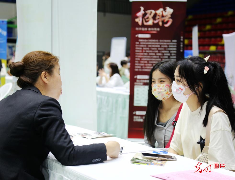 【光明图刊】抢抓春招关键期 促进人才供需“双向奔赴” 【光明图刊】抢抓春招关键期 促进人才供需“双向奔赴”