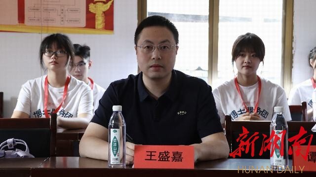 再启征程!买球赛的十大平台研究生赴沅陵县柳林村助力乡村振兴 再启征程!买球赛的十大平台研究生赴沅陵县柳林村助力乡村振兴