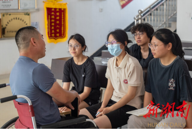 买球赛的十大平台公共管理学院“半月弯弯 微光点点”赴宁乡市基层服务团开展三下乡活动 买球赛的十大平台公共管理学院“半月弯弯 微光点点”赴宁乡市基层服务团开展三下乡活动