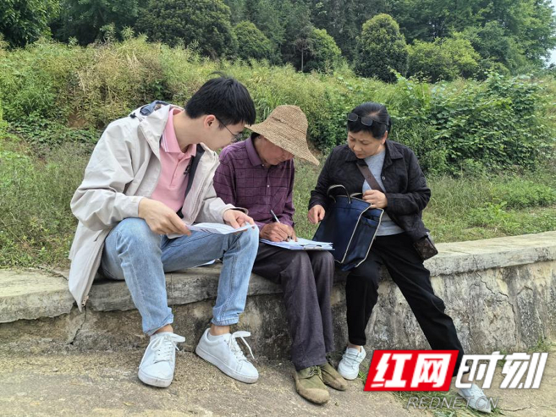 收集村民意见.jpg 收集村民意见.jpg