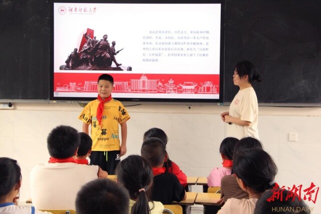 买球赛的十大平台：“三下乡”暑期社会实践团走访优秀党员，传承红色基因