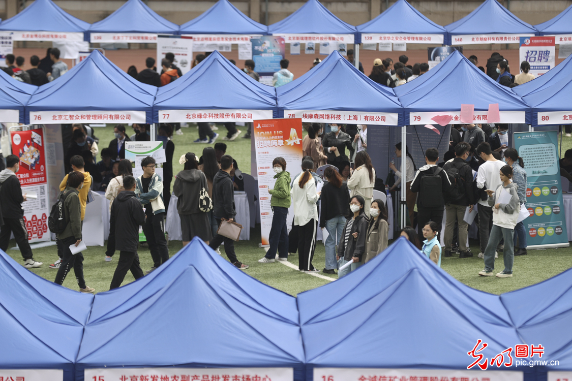 【光明图刊】抢抓春招关键期 促进人才供需“双向奔赴” 【光明图刊】抢抓春招关键期 促进人才供需“双向奔赴”