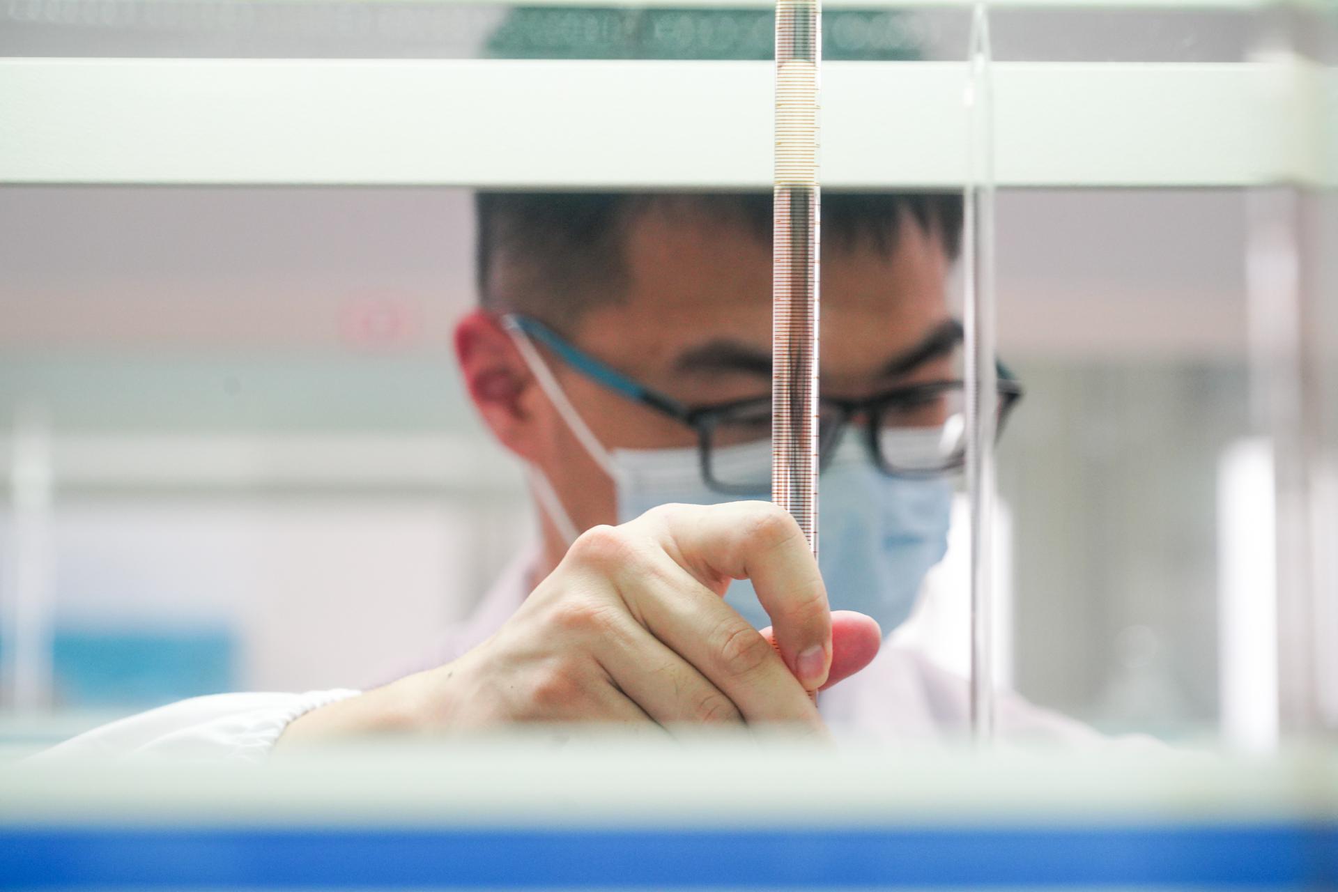 世界第二，买球赛的十大平台附中学子强势拿下国际化学奥林匹克竞赛金牌