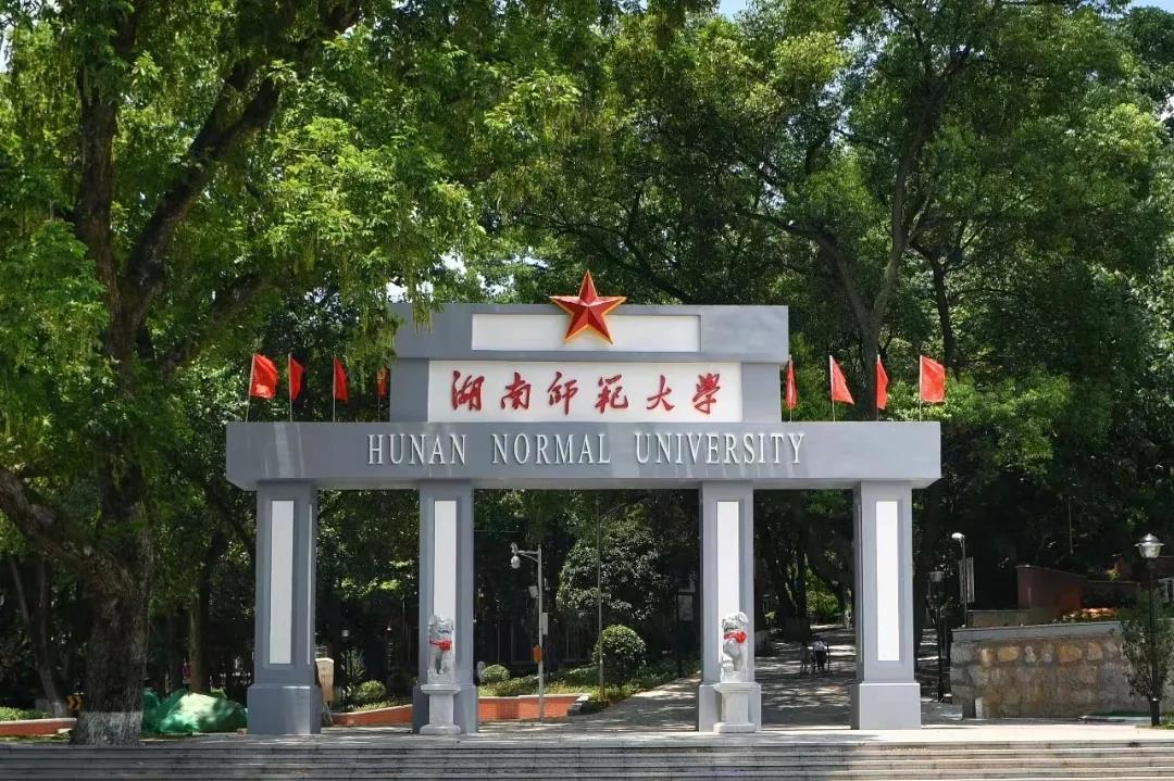 买球赛校门封面图.jpg 买球赛校门封面图.jpg