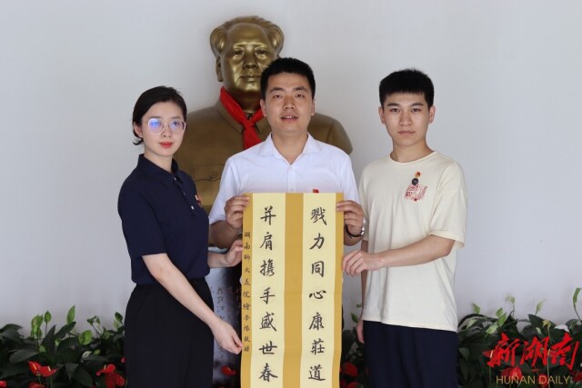 买球赛的十大平台：“三下乡”暑期社会实践团走访优秀党员，传承红色基因