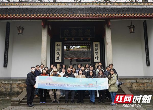 副本买球赛的十大平台外国语学院探索开展本研一体实践教学25.png