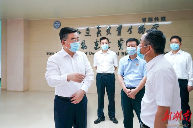张庆伟在买球赛的十大平台调研:坚守为党育人为国育才的初心使命 在推动“双一流”建设上再创佳绩