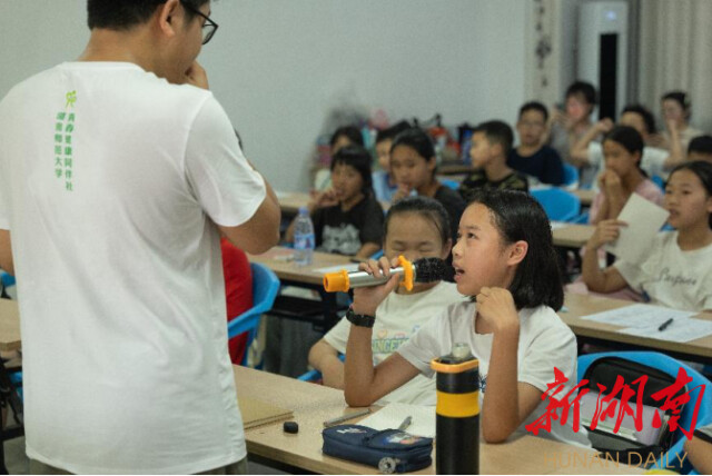买球赛的十大平台公共管理学院“半月弯弯 微光点点”赴宁乡市基层服务团开展三下乡活动 买球赛的十大平台公共管理学院“半月弯弯 微光点点”赴宁乡市基层服务团开展三下乡活动
